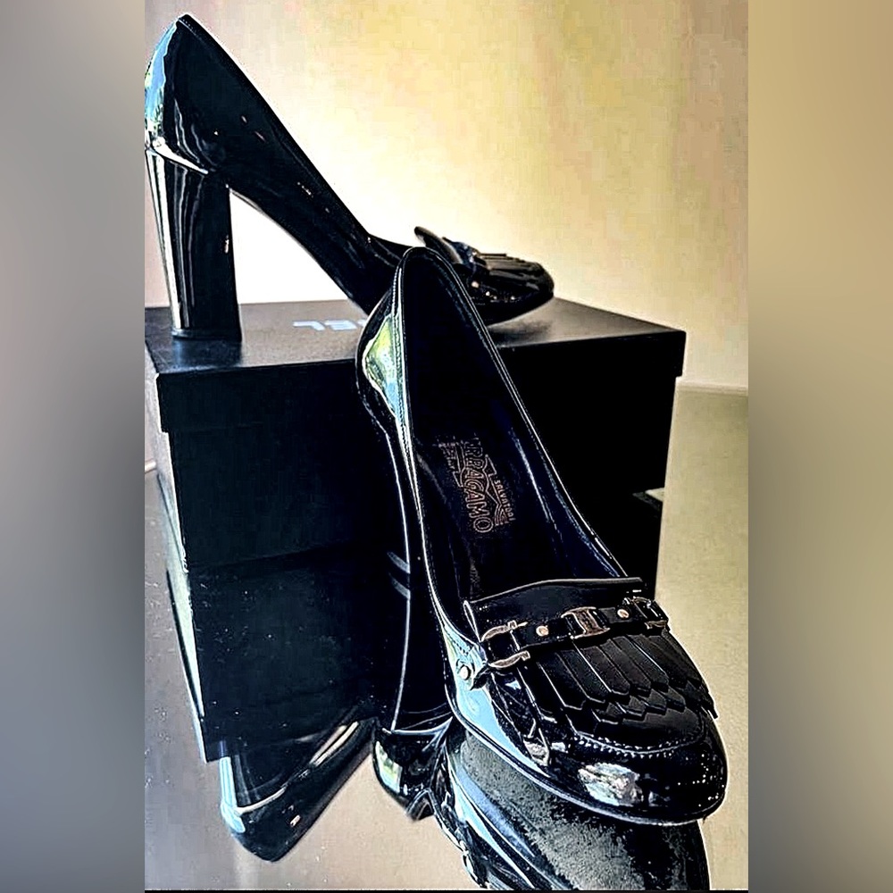 Ferragamo Black Patent Loafer Heels size 9 Mint Condition!ππ - Picture 1 of 7